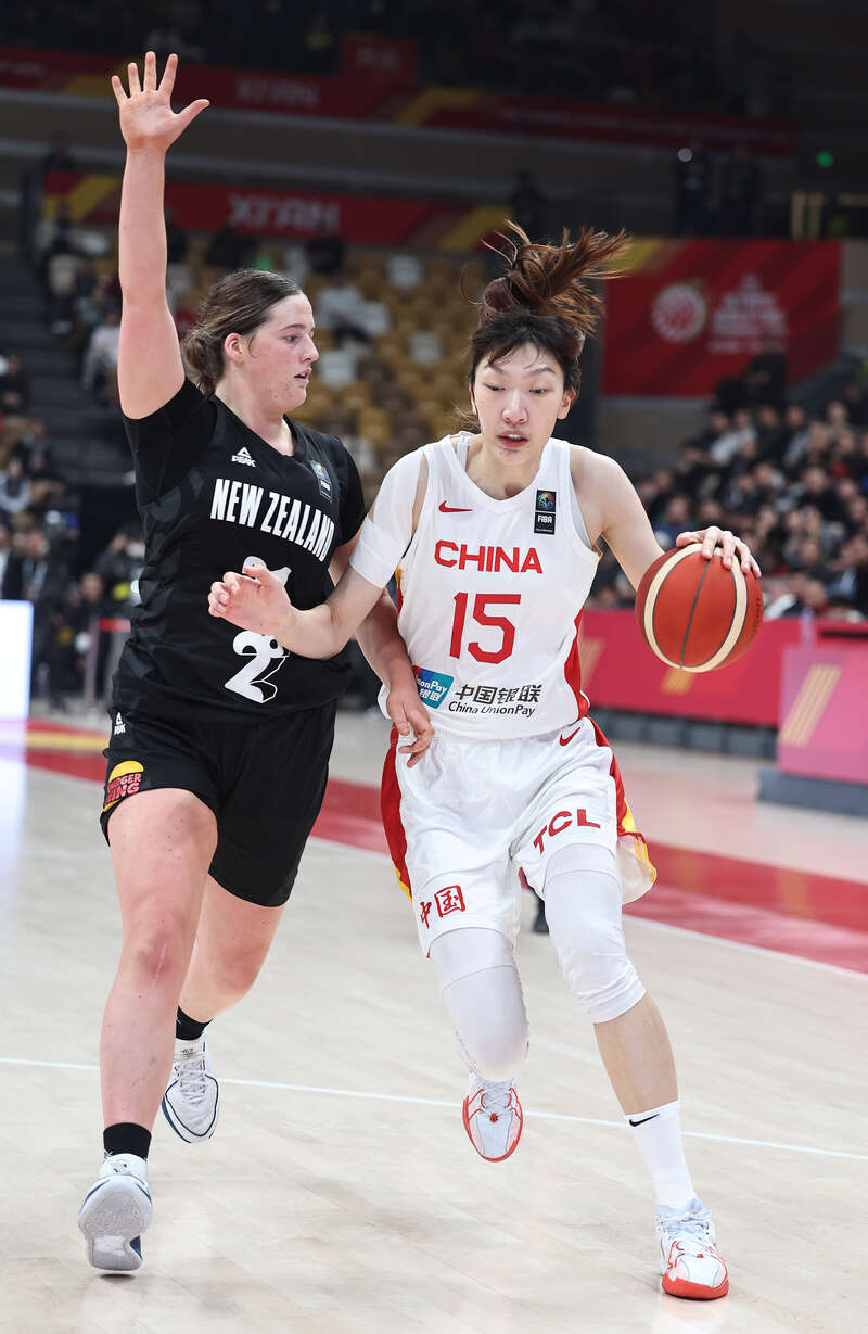 包含爱游戏体育：中国女篮：海外集训，提升实力，备战奥运资格赛的词条